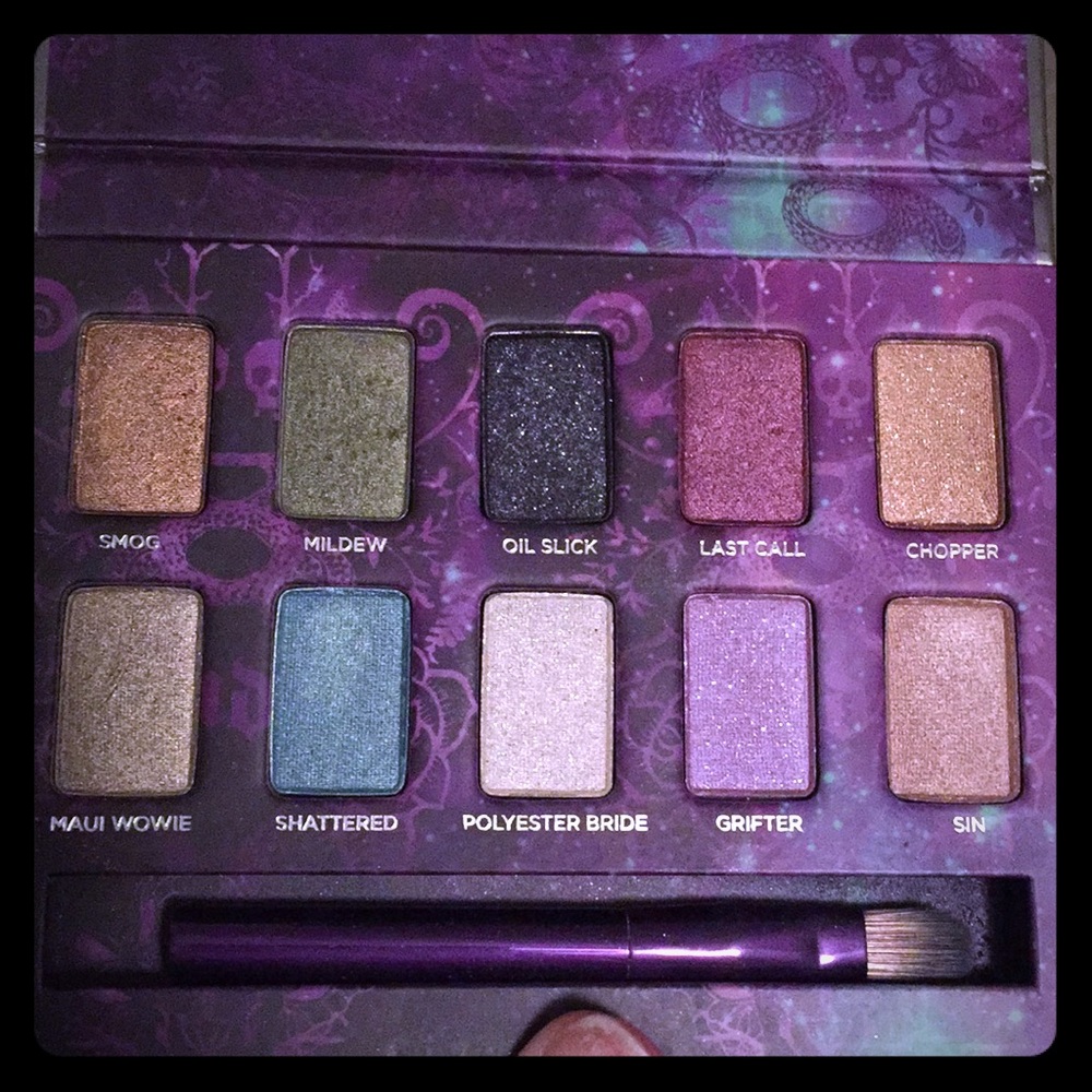 Urban Decay eye shadow palette w/ brush & mirror.
